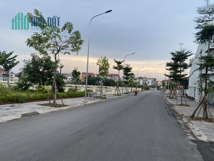 Cần bán gấp 82m2 cách 10m ra Công Viên Hồ Tiên Dương – Đông Anh, ô tô đỗ cửa. Lh 0981568317