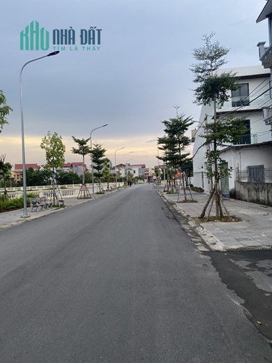 Cần bán gấp 82m2 cách 10m ra Công Viên Hồ Tiên Dương – Đông Anh, ô tô đỗ cửa. Lh 0981568317