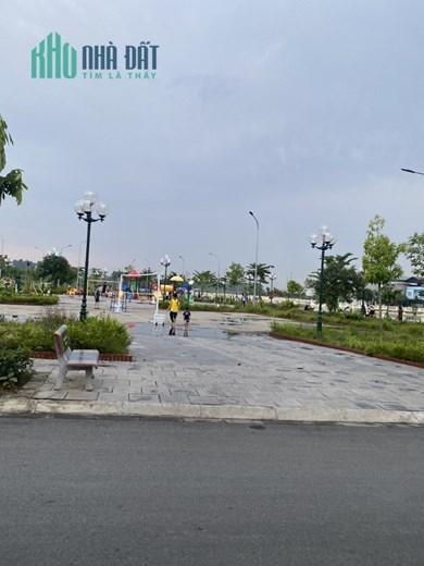 Cần bán gấp 82m2 cách 10m ra Công Viên Hồ Tiên Dương – Đông Anh, ô tô đỗ cửa. Lh 0981568317