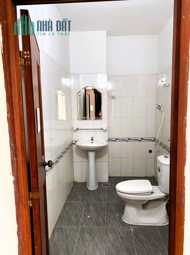 Cho thuê nhà 1T2L 6pn mặt tiền đường Lê Văn Chí Linh Trung