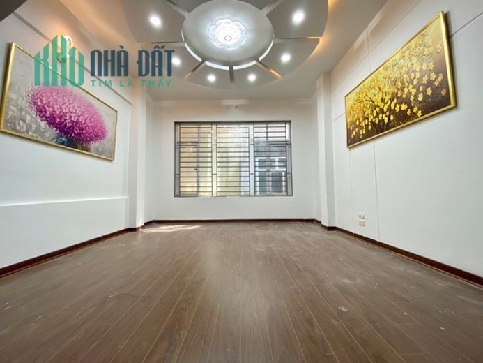Bán nhà Đường Láng - Đống Đa 40m2 x 5 tầng, 4.68 tỷ