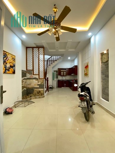Bán nhà Đường Láng - Đống Đa 40m2 x 5 tầng, 4.68 tỷ