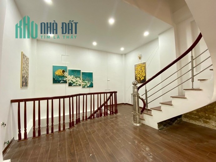 Bán nhà Đường Láng - Đống Đa 40m2 x 5 tầng, 4.68 tỷ