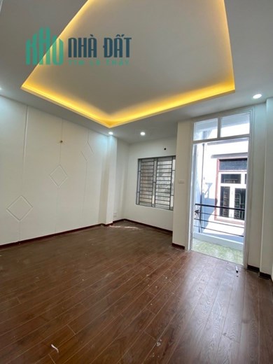 Bán nhà Đường Láng - Đống Đa 40m2 x 5 tầng, 4.68 tỷ