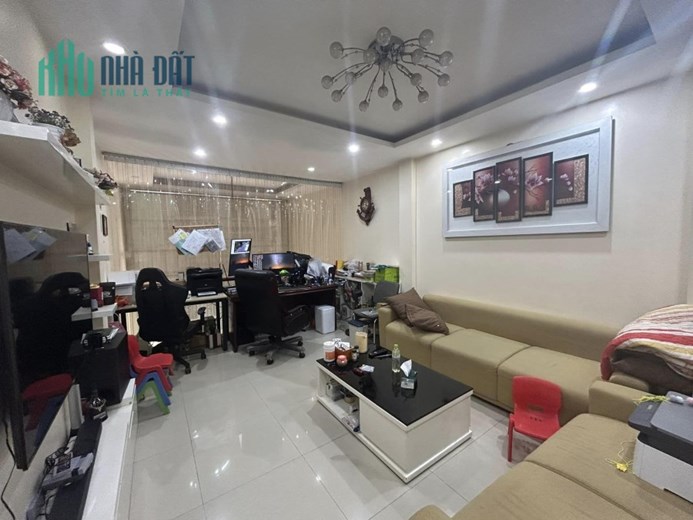 Độc quyền bán nhà Văn Quán, ô tô tránh, 5 tầng 40m2, MT4,5m, hơn 7 tỏi