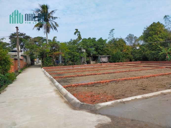 Bán lô 2MT, đường 5m, có sân đỗ xe riêng, ở gần VinHomes 240ha Dương Kinh