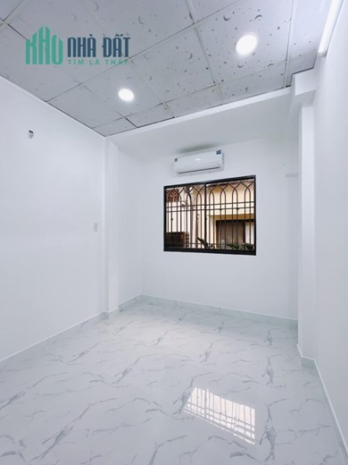 NHÀ BẾN VÂN ĐỒN VÀO Ở NGAY, CÁCH MT 1 CĂN, 21M2, 2T, SHR, 2.55 TỲ.