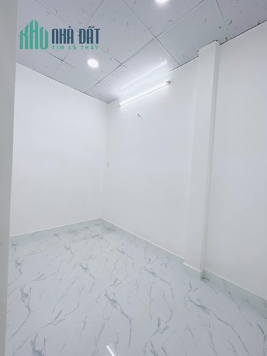 NHÀ BẾN VÂN ĐỒN VÀO Ở NGAY, CÁCH MT 1 CĂN, 21M2, 2T, SHR, 2.55 TỲ.