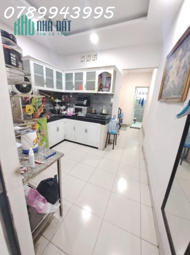 Mặt tiền kinh doanh Quận 10 – 40m2 – 3 tầng – đang cho thuê thu nhập 300 triệu – giá chỉ 6 tỷ1