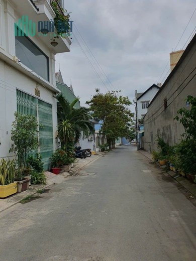 *Bán Gấp Nhà Lê Trọng Tấn Bình Tân 50m2 Ngang Đẹo 4,5 ,2 Tầng Giá 3 ty2