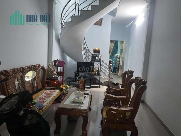 Cần cho thuê nhà 3 tấm MT đường số 17 gần chợ Tân Quy