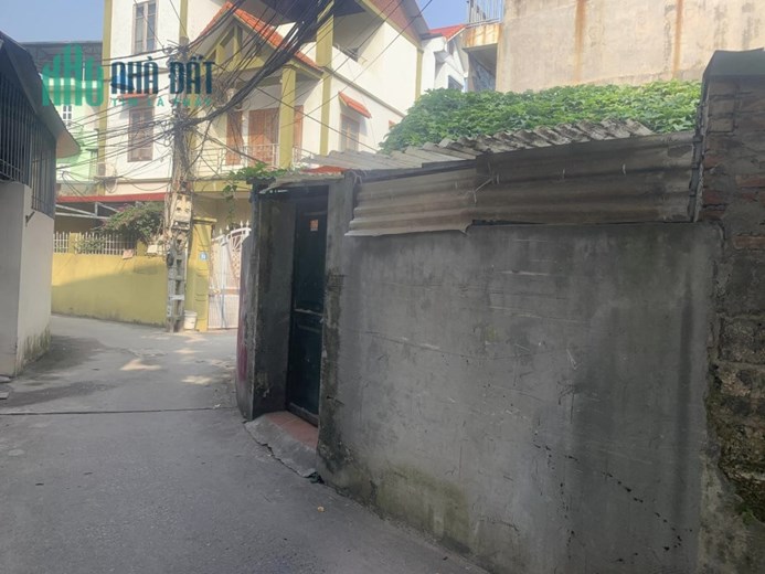 Bán nhà C4 ngõ 52 Gia Quất 55m , oto đỗ cổng, lô góc kinh doanh giá 2,x tỷ thương lượng LH: