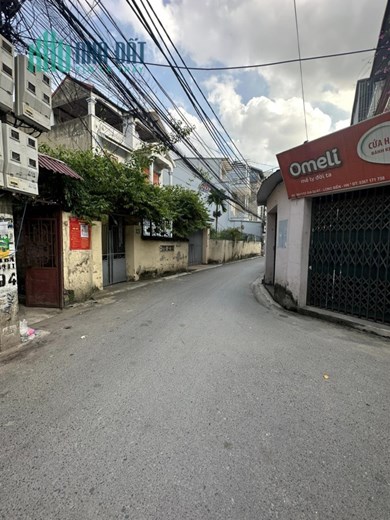 Bán nhà C4 ngõ 52 Gia Quất 55m , oto đỗ cổng, lô góc kinh doanh giá 2,x tỷ thương lượng LH: