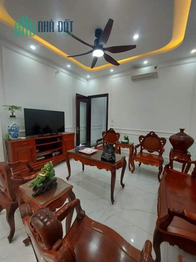 Bán nhà Việt Hưng, Lệ Mật 42m x 5T gara oto, kinh doanh giá nhỉnh 5 tỷ thương lượng LH: 0936123469