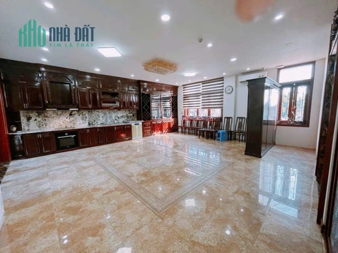 Bán LK ngõ 603 Lạc Long Quân, Q. Tây Hồ. Diện tích 139m² x 6 tầng mt 10m ô tô trong nhà 31,5 tỷ