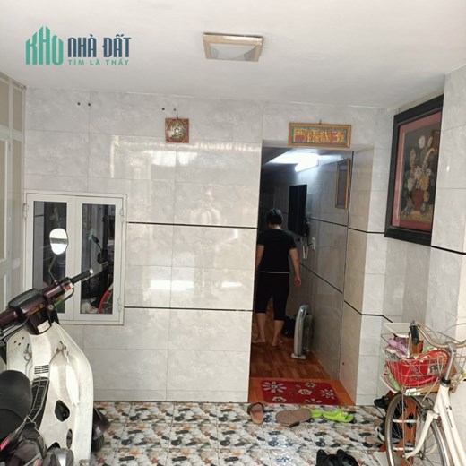 Ô TÔ ĐỖ CỬA, KINH DOANH, KHU DÂN TRÍ CAO, TIỆN ÍCH ĐỦ, AN NINH TỐT. Nhà Tập thể 80 m, T1, MT 3.5 m,