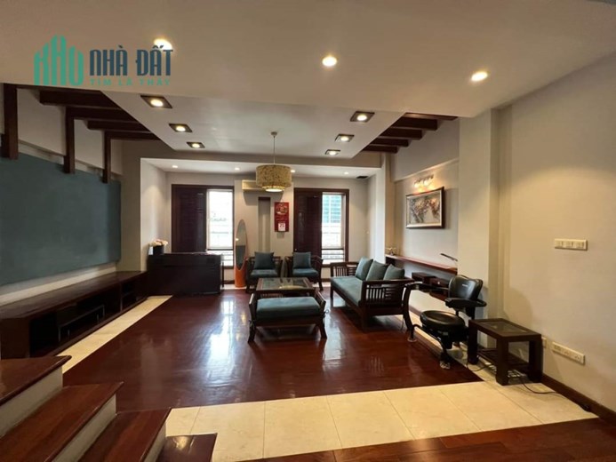 Siêu Phẩm Phố  Giảng Võ, Quận Đống Đa,  61m x  5 tầng, Giá 26 tỷ.