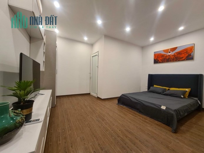 Bán gấp Nhà  phố Khâm Thiên lô góc full nội thất 40m 4 Tg MT 4m hơn 4 tỷ LHCC.