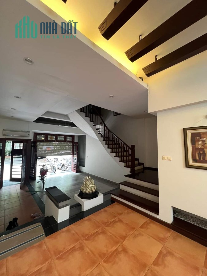Siêu Phẩm Phố  Giảng Võ, Quận Đống Đa,  61m x  5 tầng, Giá 26 tỷ.
