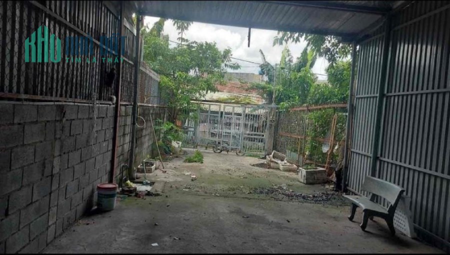 Bán đất tặng nhà Đường số 11, Linh Xuân Thủ Đức, DT đất 220m2, chỉ hơn 4 tỷ.