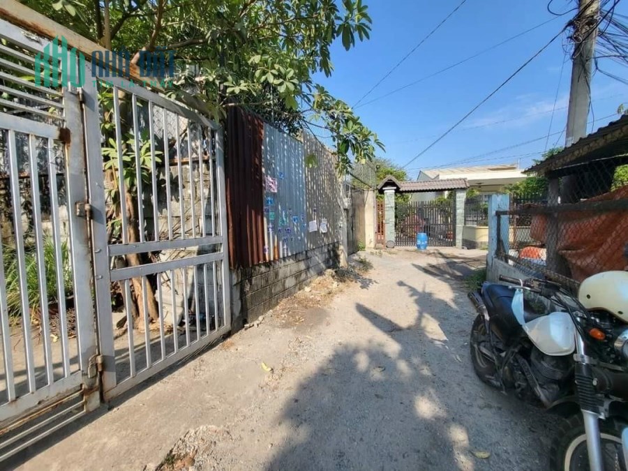 Bán đất tặng nhà Đường số 11, Linh Xuân Thủ Đức, DT đất 220m2, chỉ hơn 4 tỷ.