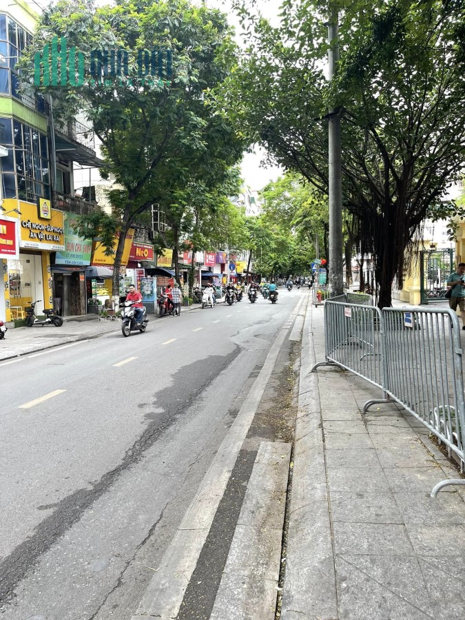 Bán nhà phố  Đội Cấn 92m², nhà C4, MT 5.5m, giá 32 tỷ. Liên hệ MUA : O94lO7l689