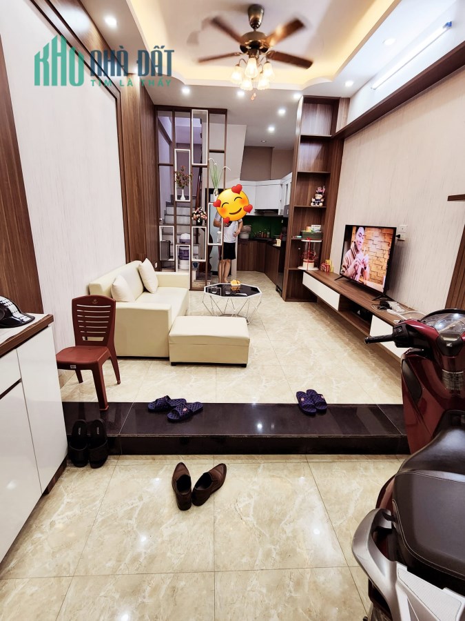 Bán nhà Định công 40m2 x5T,ngõ đẹp,gần đường,nhà ở luôn,giá 3,56 tỷ