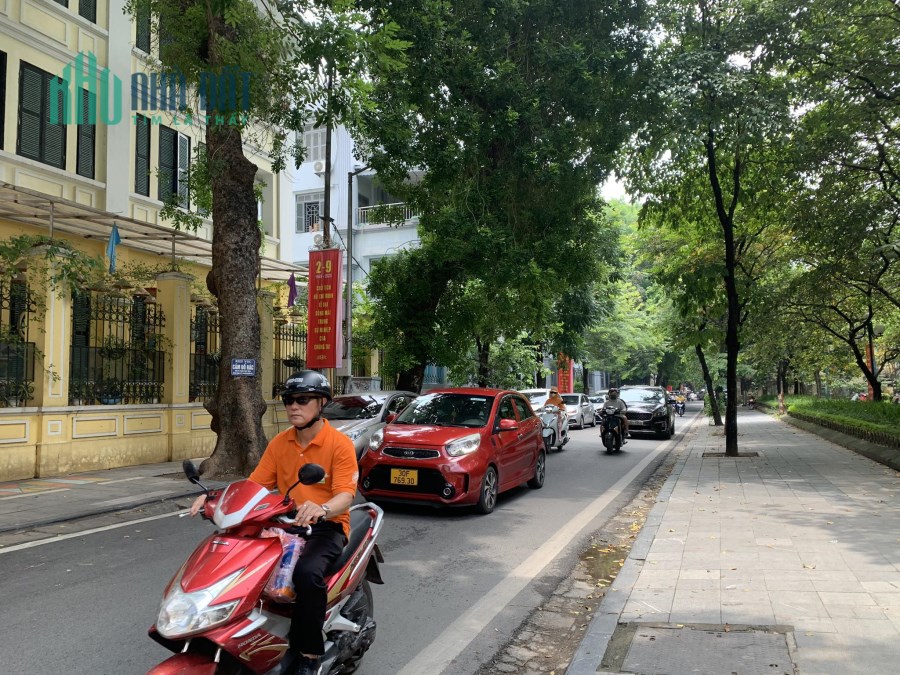 Bán nhà phố  Nhà Chung 101m², 2 tầng, MT 4.5m, giá 74.5 tỷ Hoàn Kiếm. Liên hệ MUA : O94lO7l689