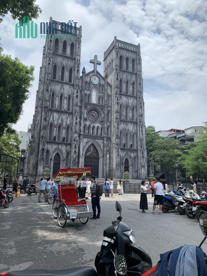 Bán nhà phố  Nhà Chung 101m², 2 tầng, MT 4.5m, giá 74.5 tỷ Hoàn Kiếm. Liên hệ MUA : O94lO7l689