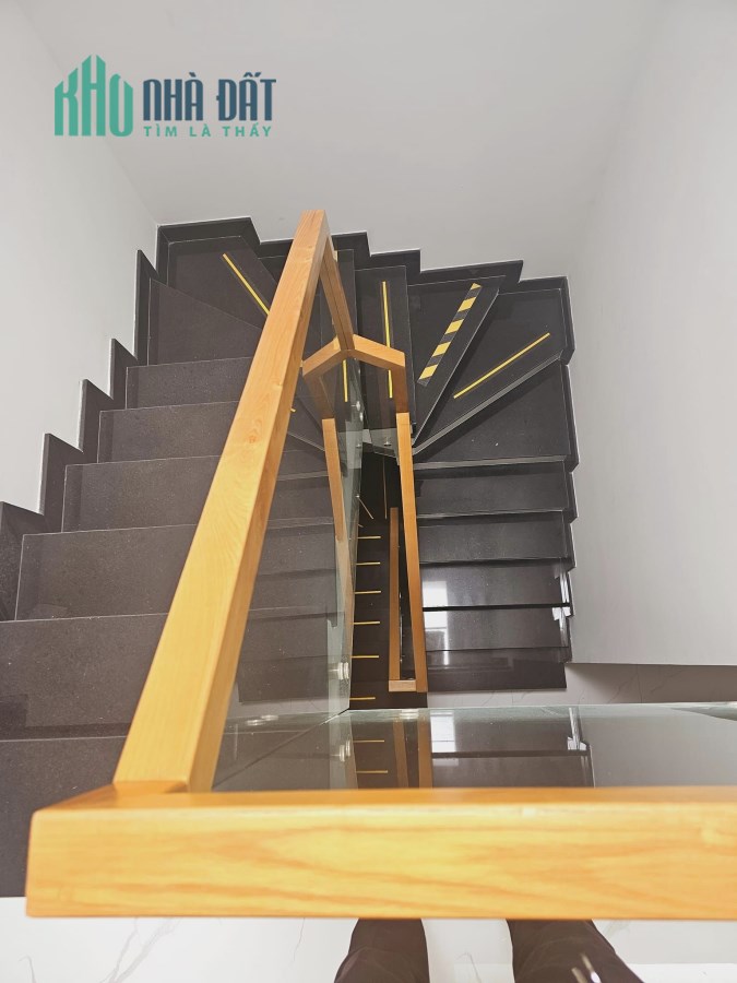 NHÀ MẶT TIỀN ĐƯỜNG HOA KHU ĂN CHƠI PHAN XÍCH LONG 65M2 MÀ GIÁ CHỈ 21.5 TỶ!!!