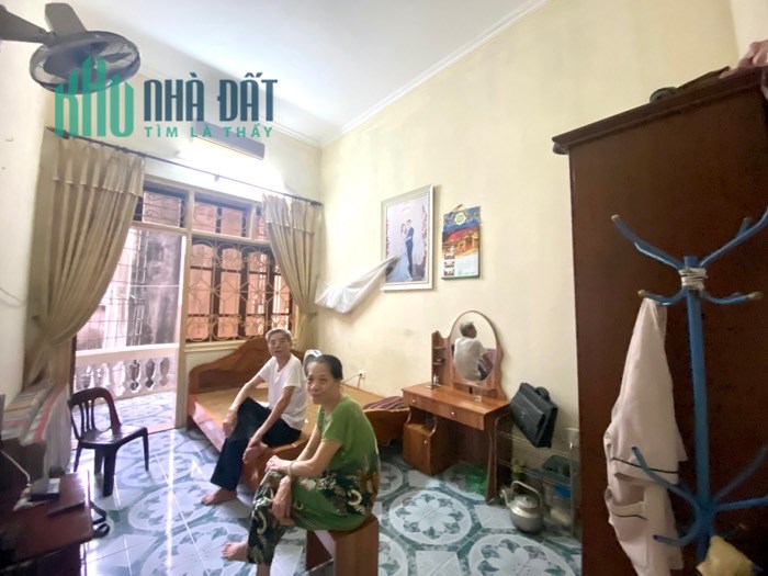 Nhà 3 tầng gần phố Bạch Đằng (Hồng Hà) – 47m2 chỉ 3.4 tỷ - SÂN RỘNG SÁNG