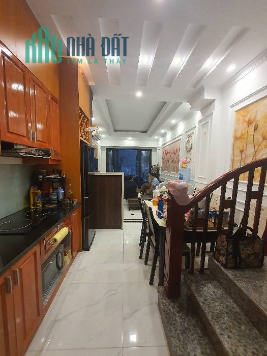 Bán nhà phố THẠCH BÀN 45m 5 tầng MT5,5m, nhỉnh 2 tỷ. Nhà DÂN XÂY rất mới, chắc chắn
