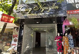 Chính chủ cần sang nhượng mặt bằng đang kinh doanh ( không bao gồm hàng) tại trung tâm quận Hoàn