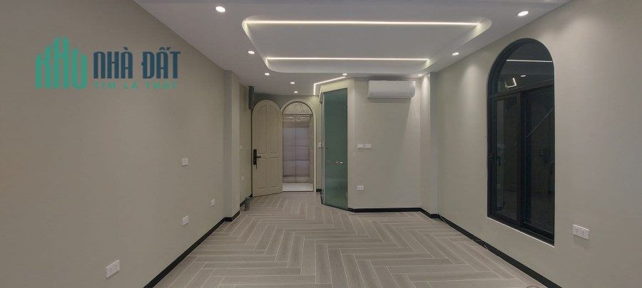 Lý Nam Đế 44m², 7 tầng, MT 4.5, giá 15.8 tỷ Hoàn Kiếm. Mua liên hệ: O94lO7l689