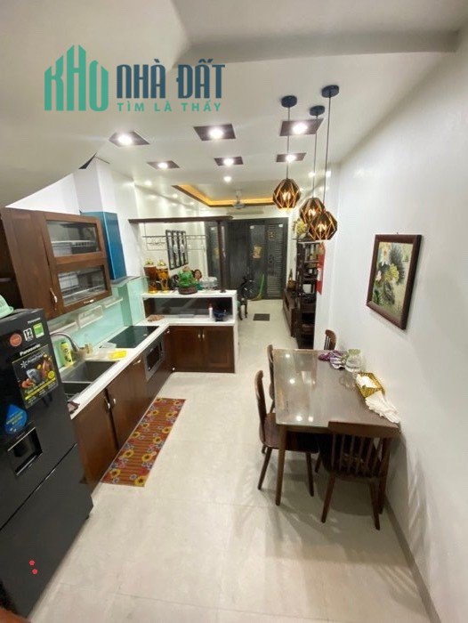 NHÀ ĐẸP HOÀNG QUỐC VIỆT – TRUNG TÂM CẦU GIẤY – NGÕ THÔNG THOÁNG – 3 BƯỚC RA BÃI Ô TÔ
