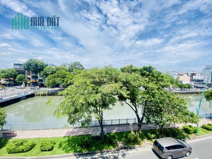 Bán nhà 2 Mặt tiền Hoàng Sa - Lê Văn Sỹ, Quận 3, DT: 6.5x27m, 5 T+ sân vườn, 25.8 tỷ.