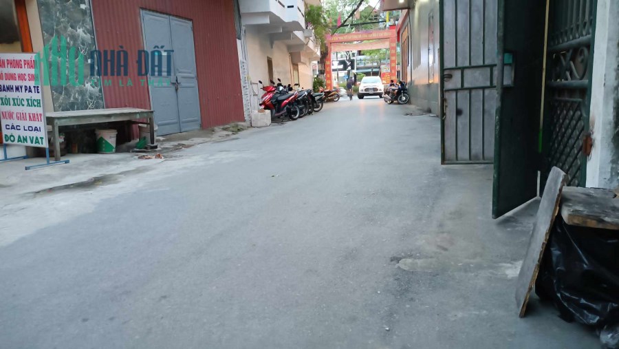Chủ cần bán nhà Khu 7 thị trấn Trạm Trôi ô tô vào nhà tự xây 42m 3 tầng 3 ngủ đẹp ở ngay,