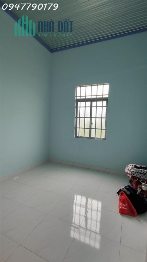 Ngôi Nhà Gần UBND, Chợ và Trường Học