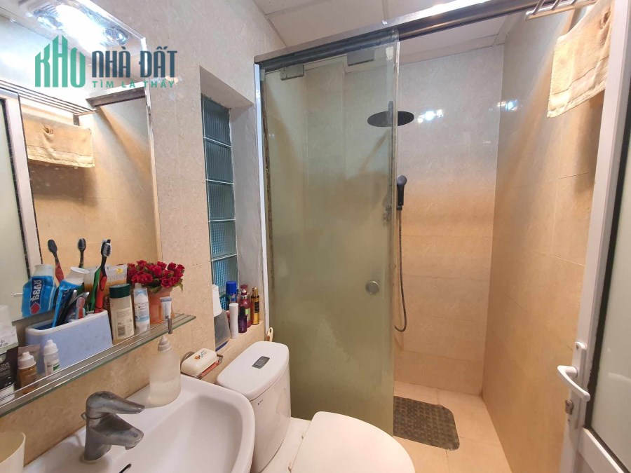 PHÂN LÔ TRUNG KÍNH - 32M2 X 3 TẦNG - MT 3.3M - Ô TÔ ĐỖ CỬA - GẦN PHỐ