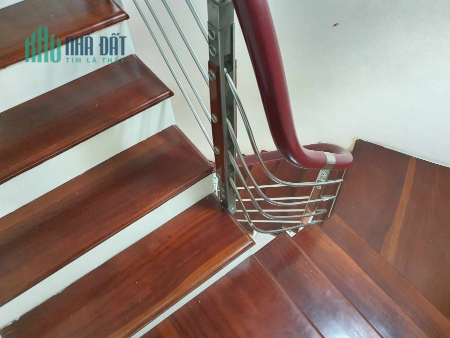 PHÂN LÔ TRUNG KÍNH - 32M2 X 3 TẦNG - MT 3.3M - Ô TÔ ĐỖ CỬA - GẦN PHỐ