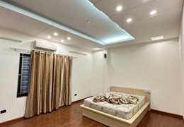 Cho thuê nhà 6 tầng tại Nguyễn Chí Thanh, Đống Đa, ngõ ô tô đỗ cửa, ngõ kinh doanh