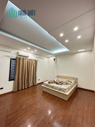 Cho thuê nhà 6 tầng tại Nguyễn Chí Thanh, Đống Đa, ngõ ô tô đỗ cửa, ngõ kinh doanh