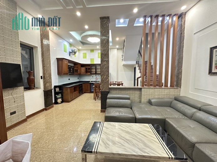 Cho thuê nhà 6 tầng tại Nguyễn Chí Thanh, Đống Đa, ngõ ô tô đỗ cửa, ngõ kinh doanh