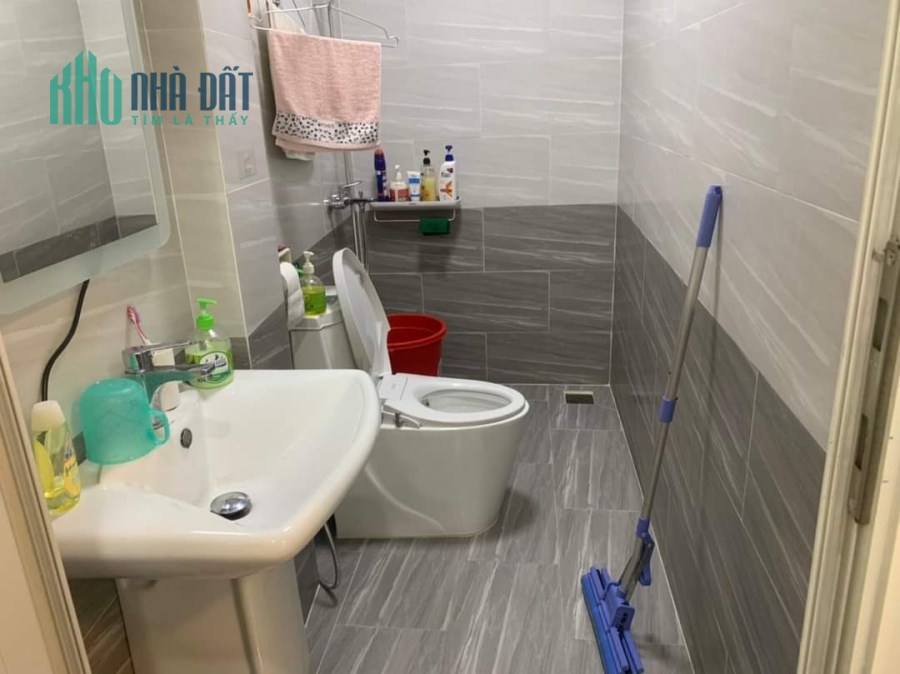 Cho thuê nhà nguyên căn 4 tầng 5pn đường Tây Lân, Bình Trị Đông A, Bình Tân