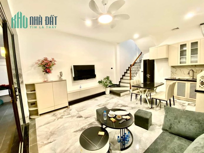 Hoa hậu Đống Đa,5 tầng xây mới,mặt tiền hoa hậu,giao thông thuận tiện,vô vàn tiện ích. Đặng Văn ngữ