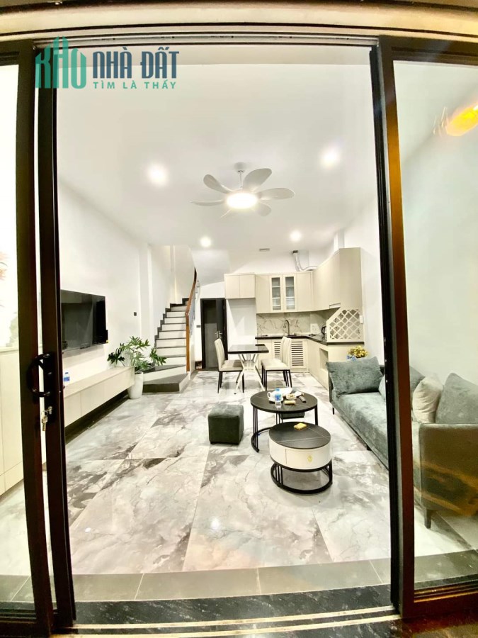 Hoa hậu Đống Đa,5 tầng xây mới,mặt tiền hoa hậu,giao thông thuận tiện,vô vàn tiện ích. Đặng Văn ngữ