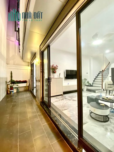 Hoa hậu Đống Đa,5 tầng xây mới,mặt tiền hoa hậu,giao thông thuận tiện,vô vàn tiện ích. Đặng Văn ngữ
