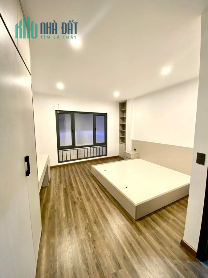Hoa hậu Đống Đa,5 tầng xây mới,mặt tiền hoa hậu,giao thông thuận tiện,vô vàn tiện ích. Đặng Văn ngữ
