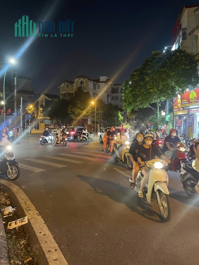 Bán nhà mặt phố Đường Thanh Niên 20m², 2 tầng, MT 5.6m, giá chào 12.5 tỷ Tây Hồ
