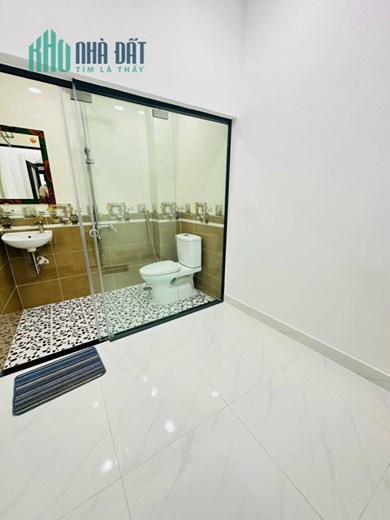 Chủ gấp bán, giảm chào 1 tỷ , giá chào mới 4.5 tỷ.
 NHÀ 2 TẦNG MỚI ĐẸP - THÍCH QUẢNG ĐỨC  - TT PHÚ